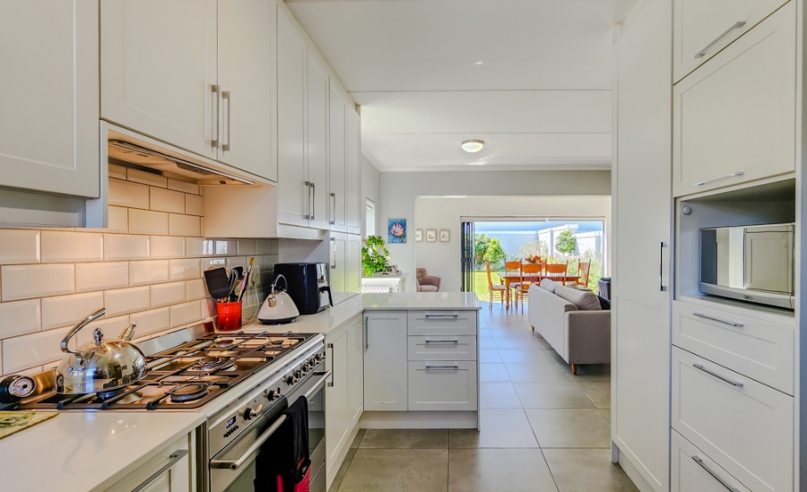 To Let 3 Bedroom Property for Rent in Protea Heights Western Cape